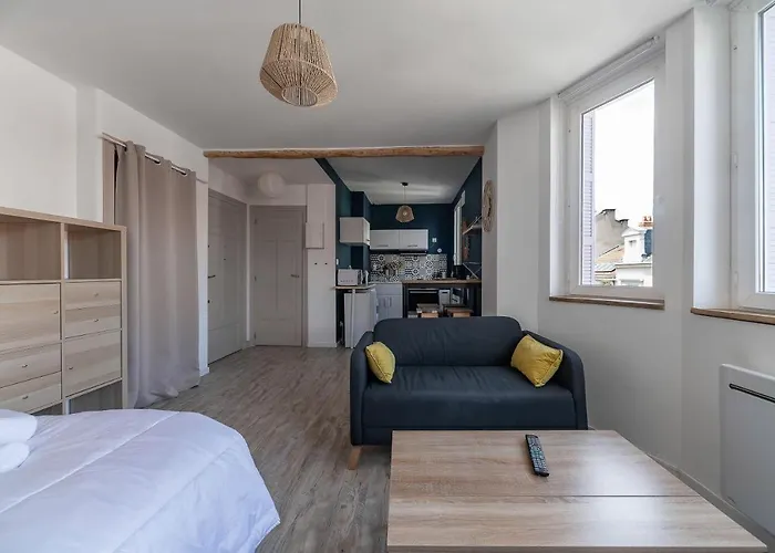 Le Jean Bapt- à Proximité Du Plan D’eau *